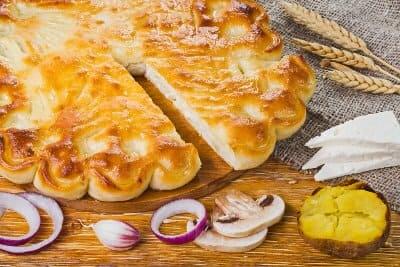 С сыром, картофелем, грибами, курица и лук