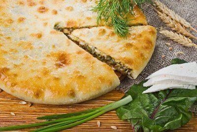 Цахараджын (со свекольными листьями, сыром и зеленью)